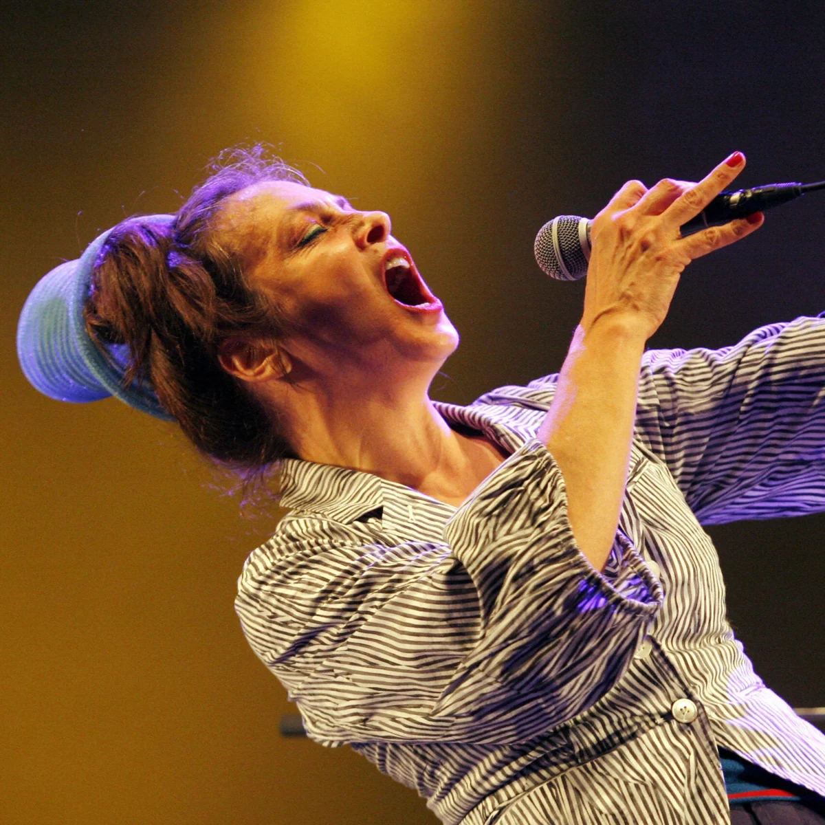 French Pop Icon Catherine Ringer Dies at 68, NYT Reports
