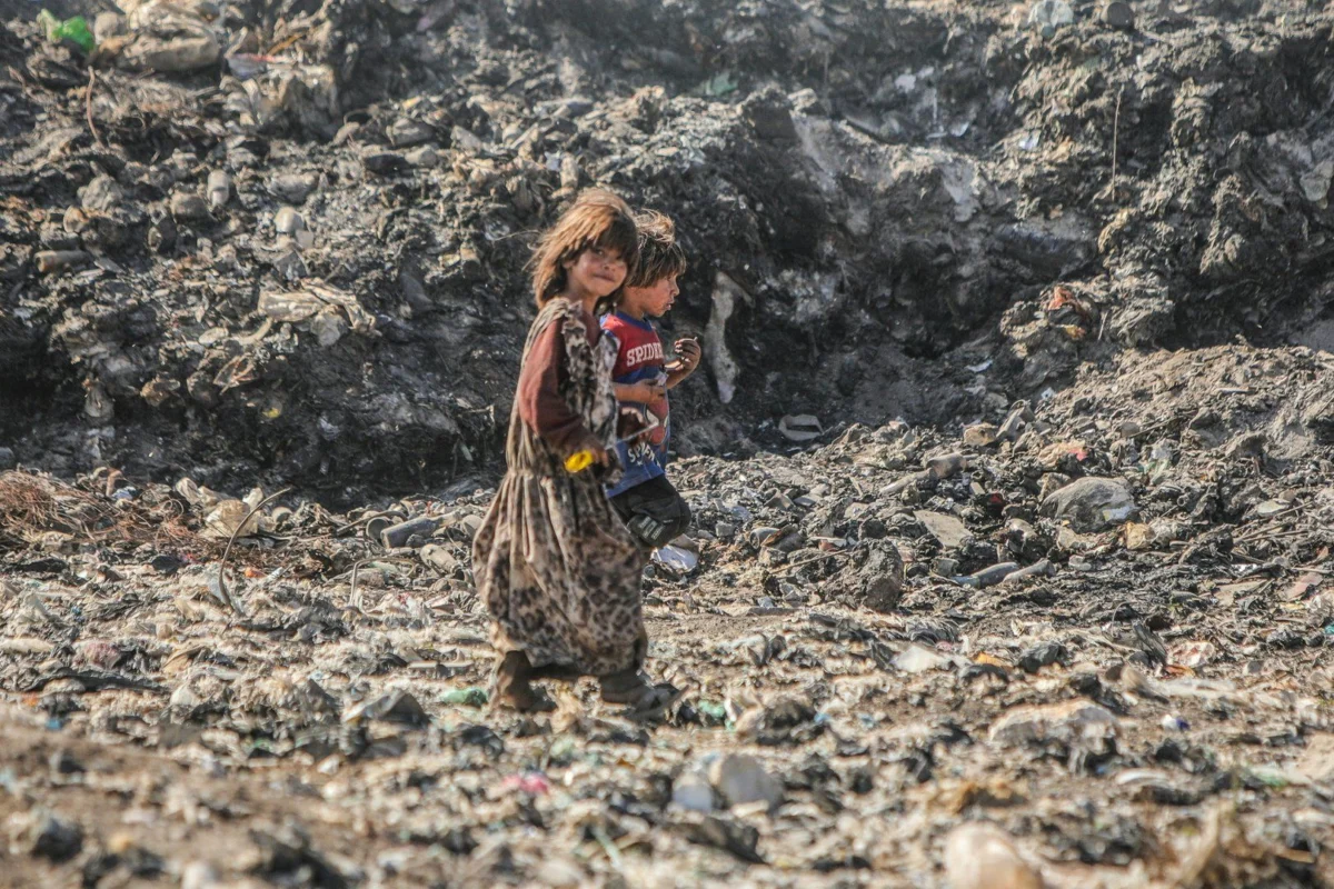Displaced Syrians Sort Burning Garbage for Recyclables to Survive