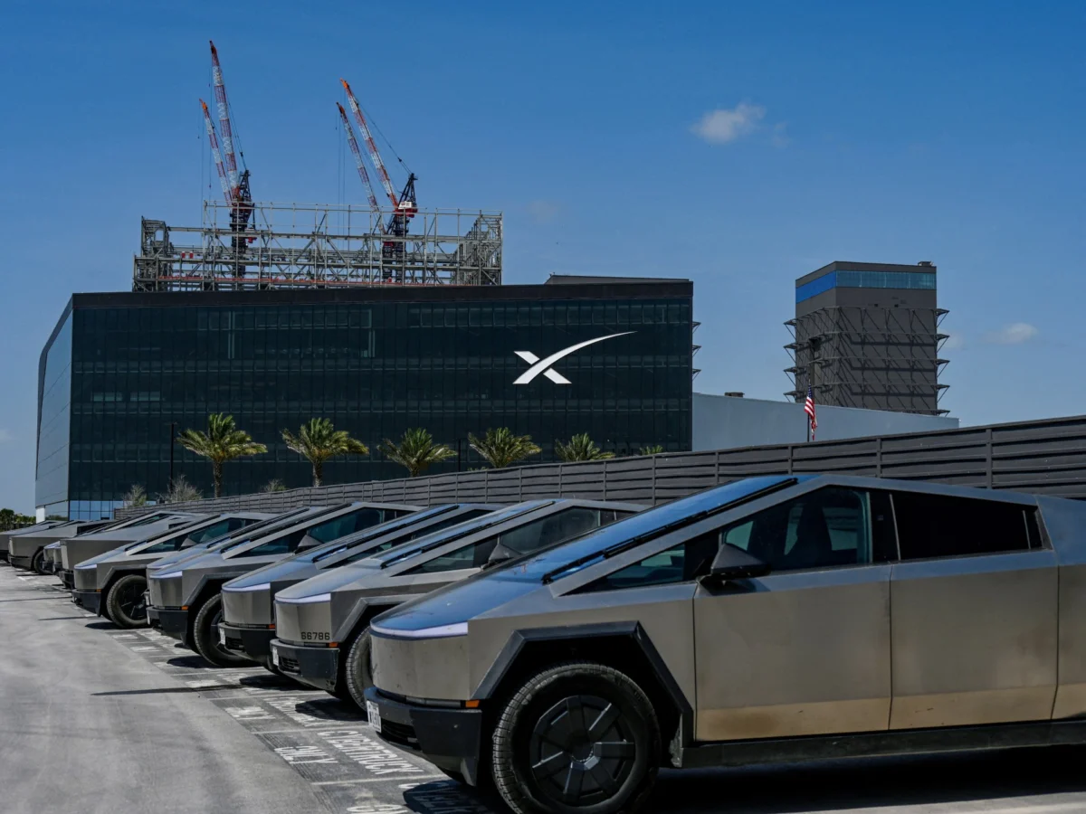 X Corp and SpaceXAI Drop Antitrust Lawsuit Against Apple