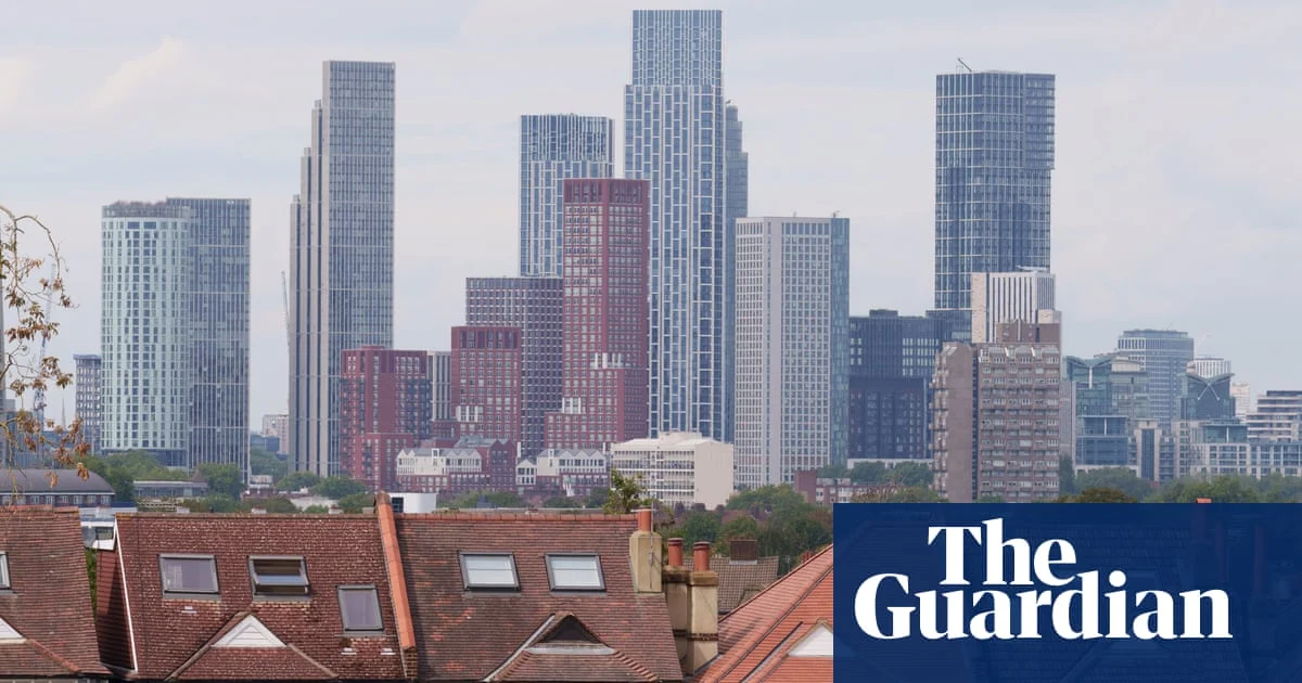 UK consumer confidence falls to three-year low amid rate fears