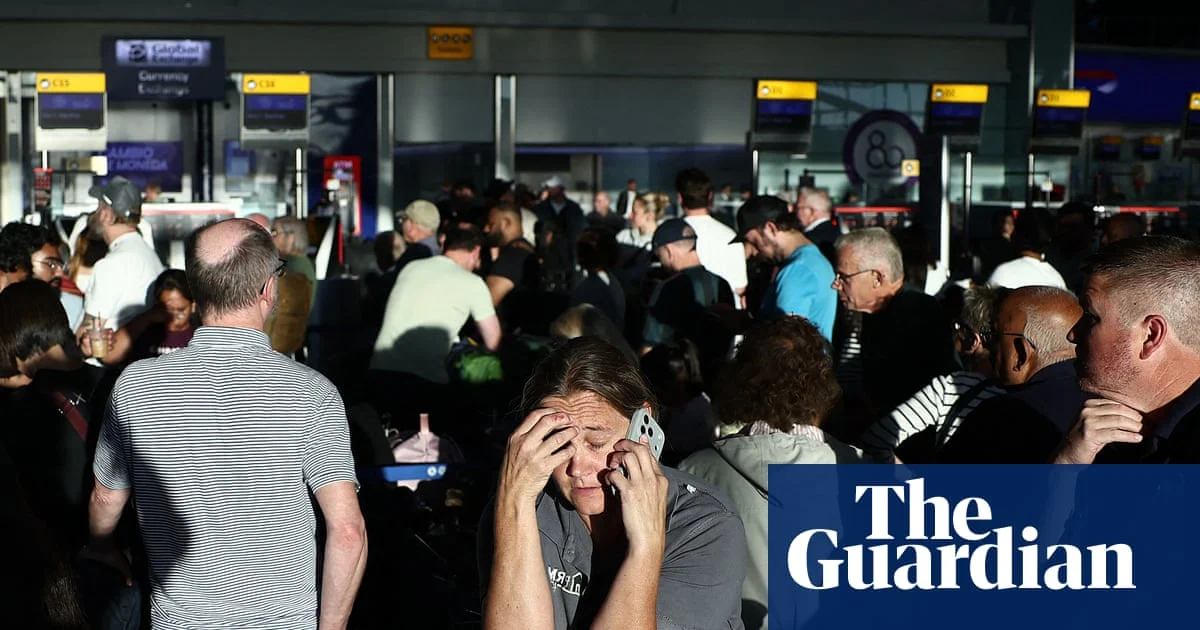 Software glitch triggers major UK flight disruption