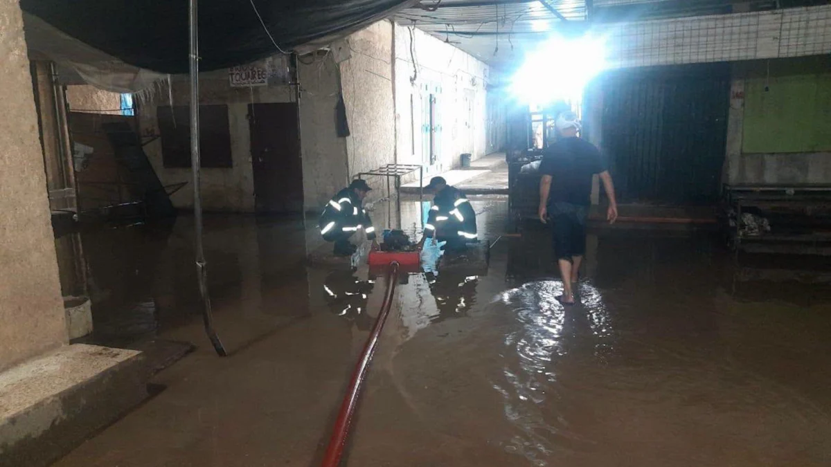 Floods Inundate Roads in Southeastern Algeria After Heavy Rain