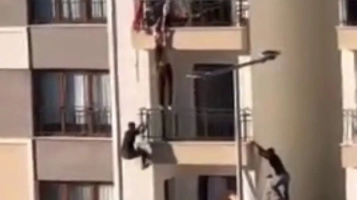 Girl Rescued by Free-Climbing Neighbor in Turkiye