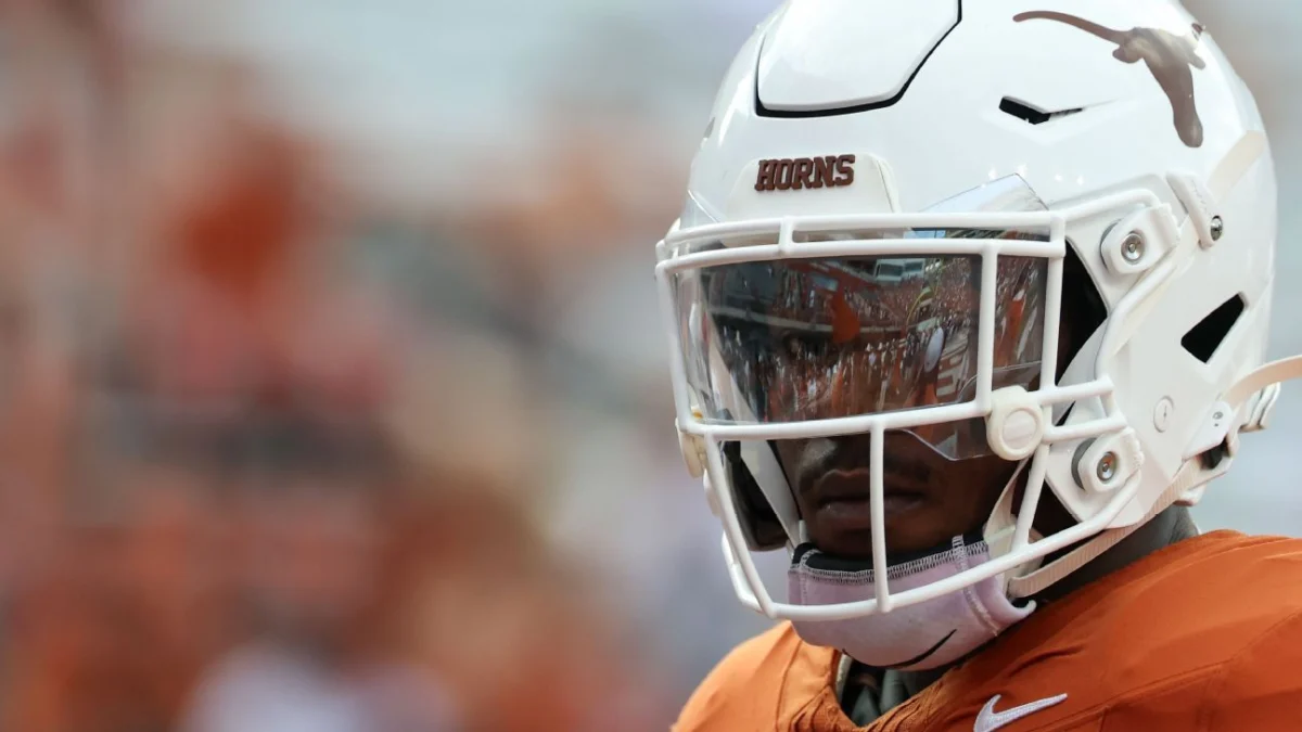 Texas’ Colin Simmons apologizes after miming urination penalty vs. Tennessee