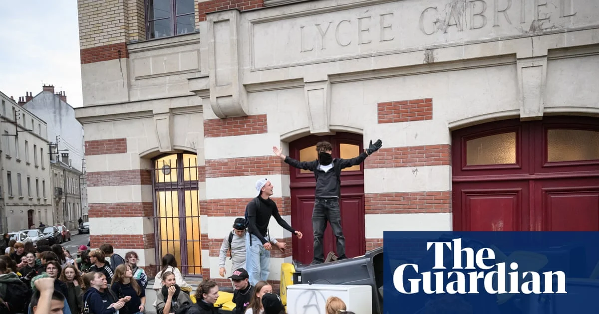 Over 400 Detained as French Student Protests Escalate