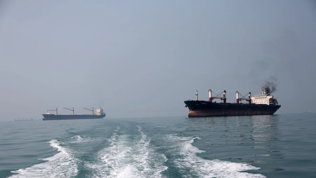 Iran Offers to Reopen Strait of Hormuz Within 7 Days