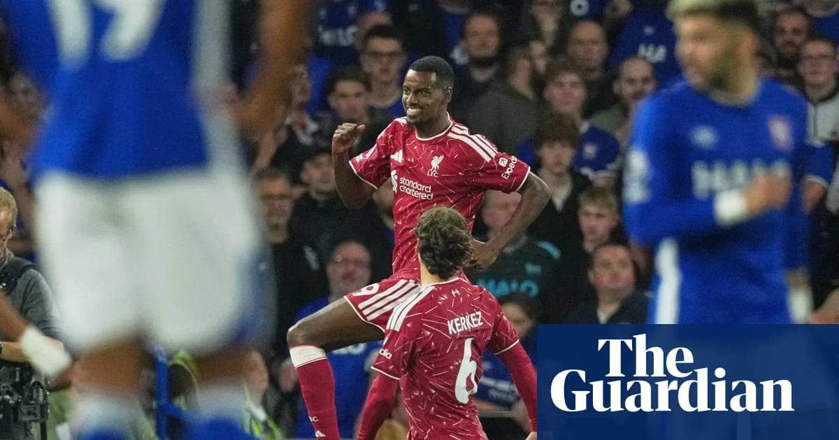 Alexander Isak’s double lifts Liverpool over Ipswich