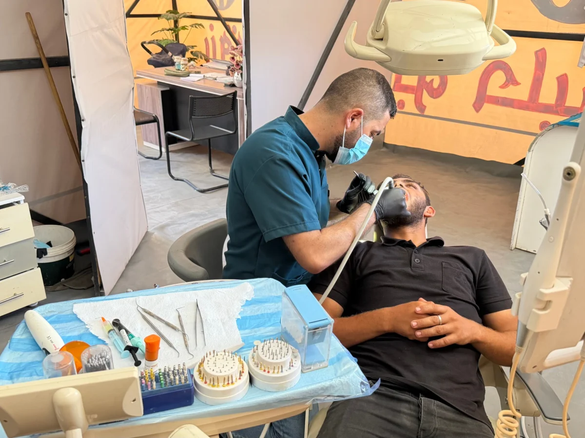 Gaza Siege: Dentists Forced to Operate in Streets