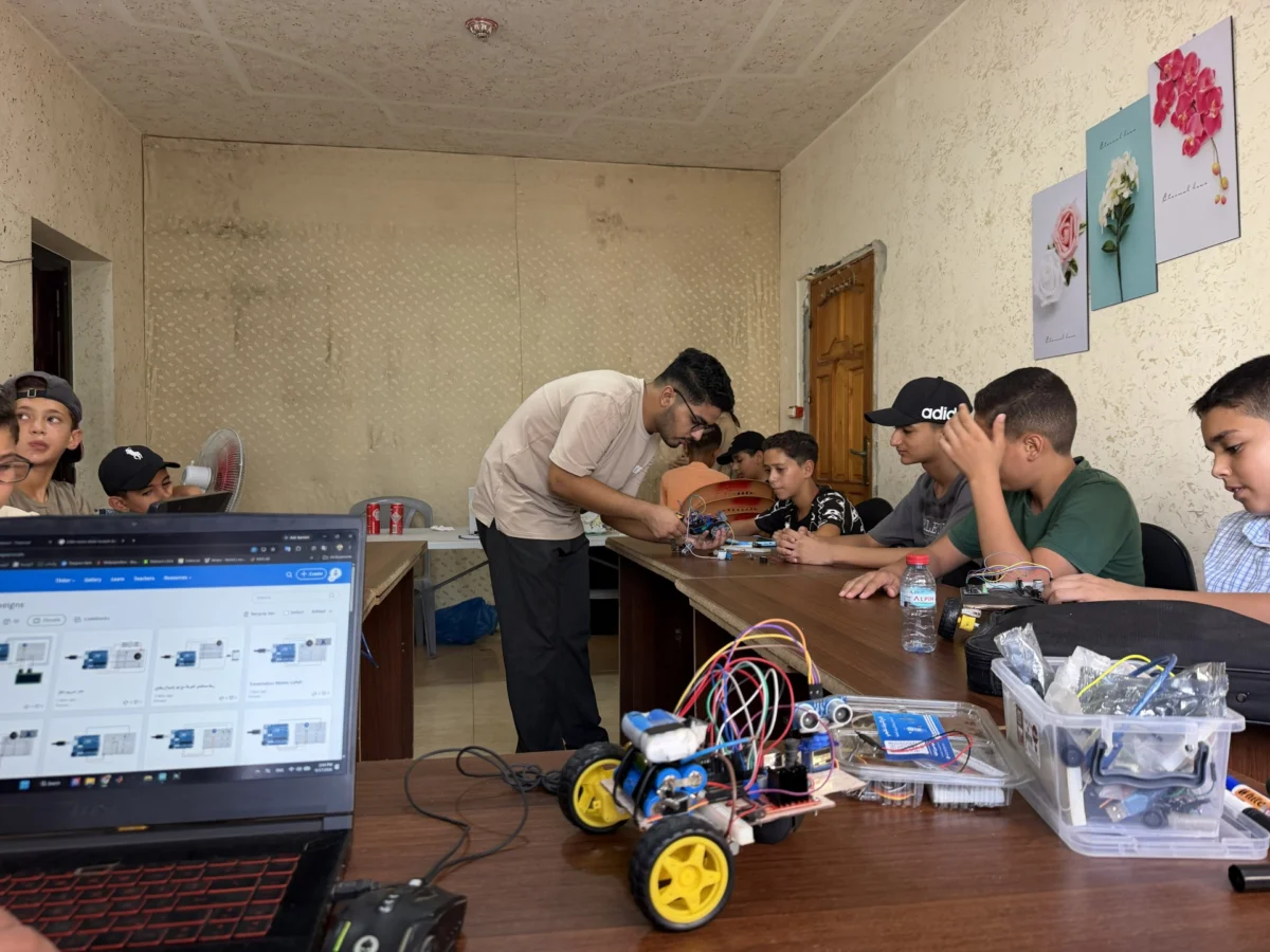 Gaza Students Pursue Tech Education Amid Equipment Shortages