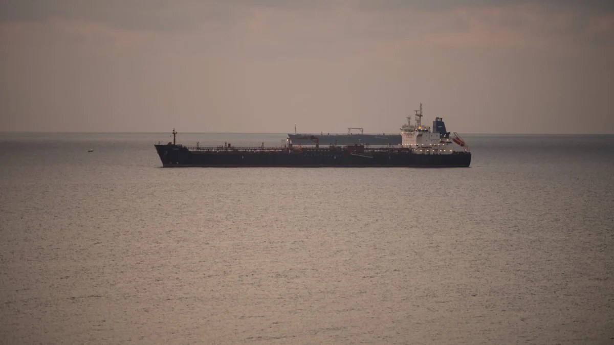 Oil Prices Climb as Middle East Supply Concerns Weigh