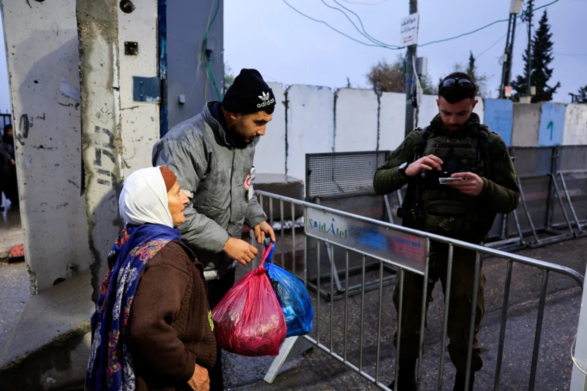Palestinians Use Radio to Navigate Israeli Occupation