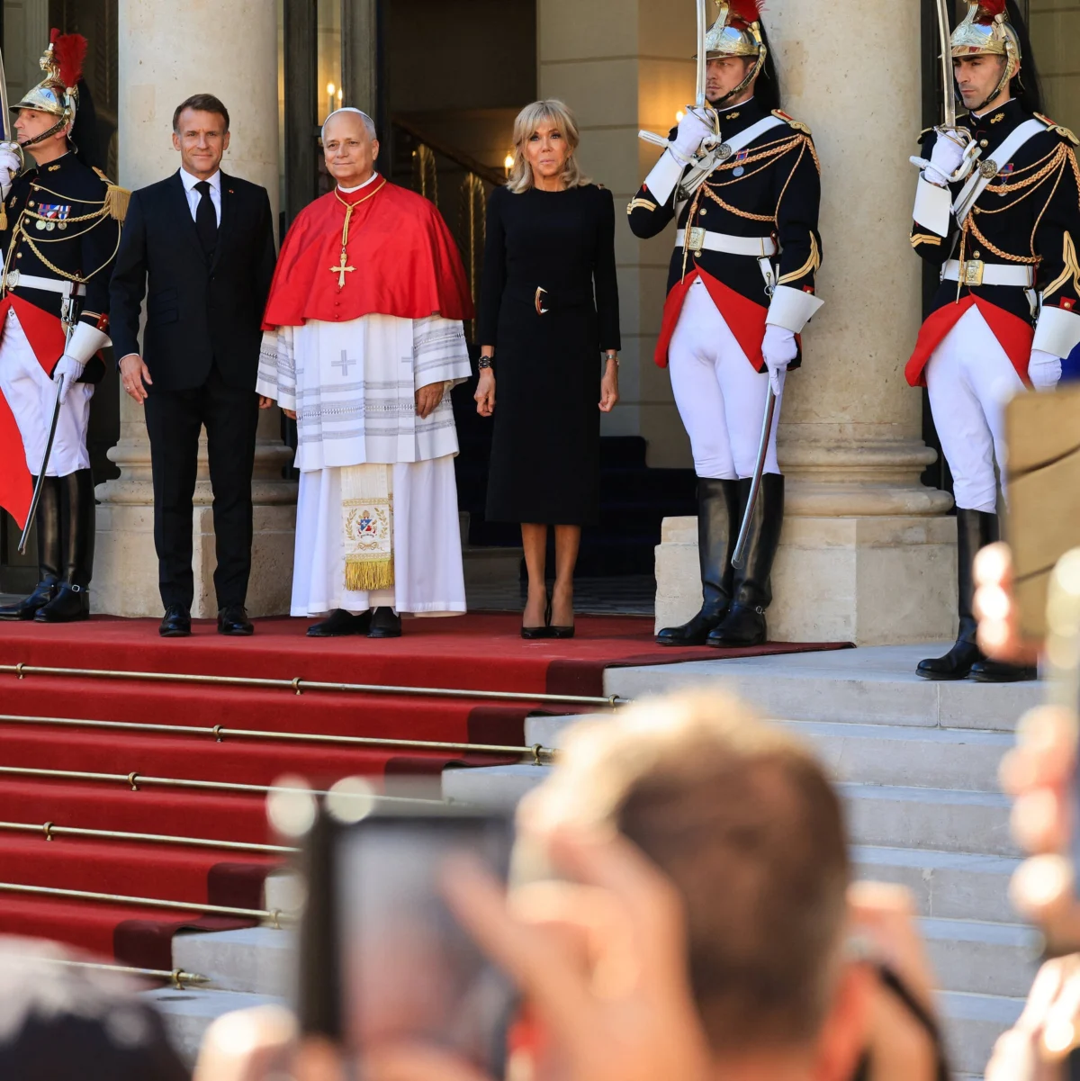 Pope Leo Signals Support for Journalists Targeted by Trump