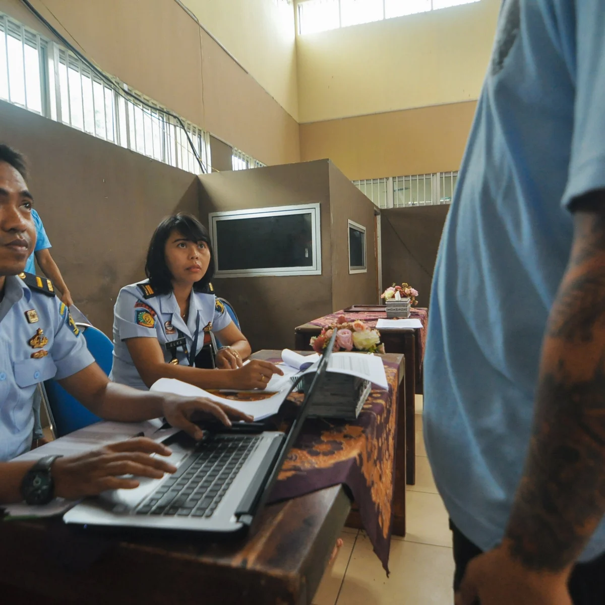 Prison Officials Suspended After Inmates Found Living in Luxury