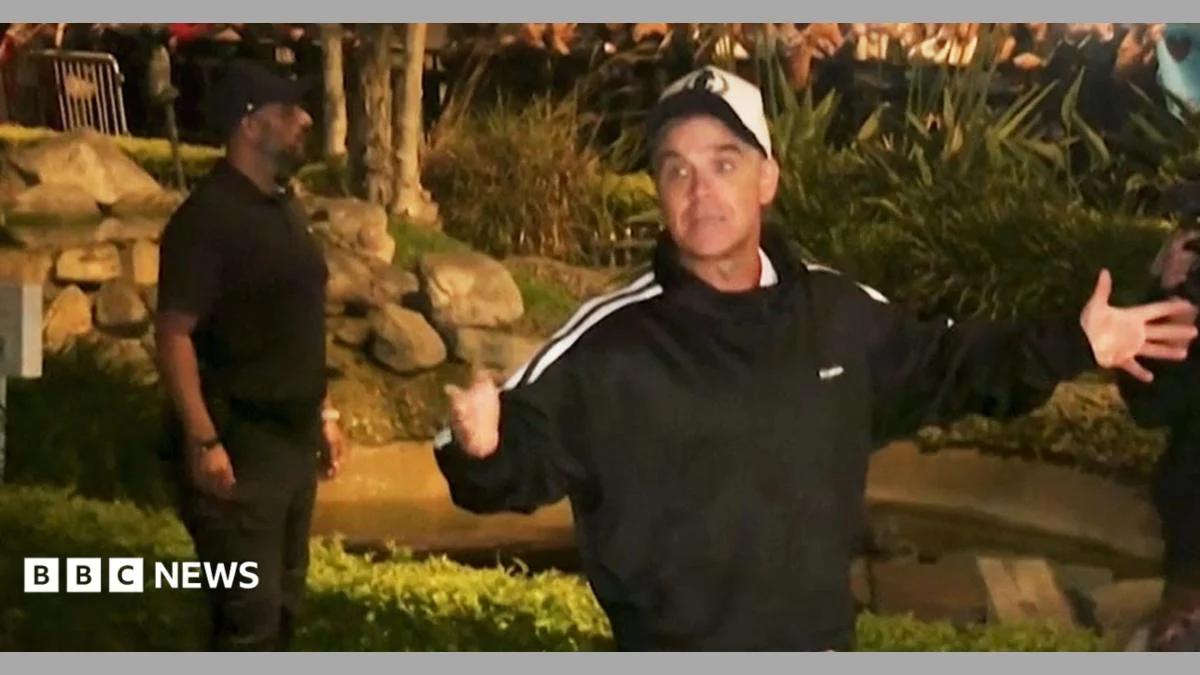 Robbie Williams Surprise Hotel Singalong After Peru Gig Cancelled