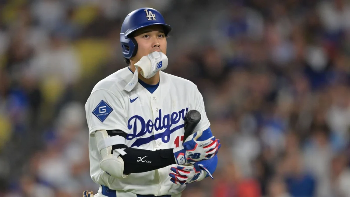 Roberts Says Ohtani ‘Visibly’ Ailing, Considers Day Off