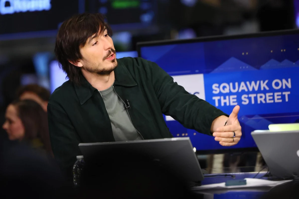 Robinhood Chain Fees Collapse 97% as Transactions Stay Near Records