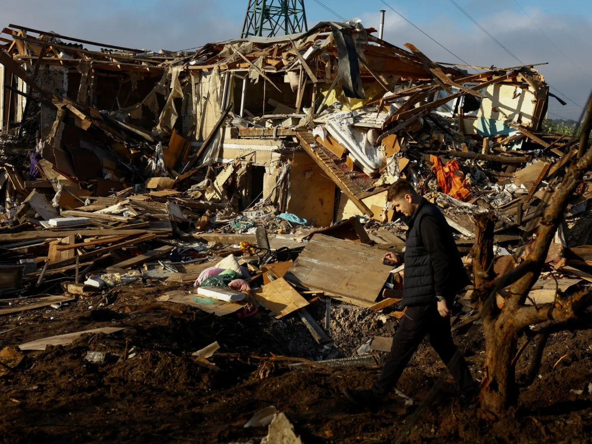 Russian Attacks Kill Four in Kyiv Region, Target Power Grid