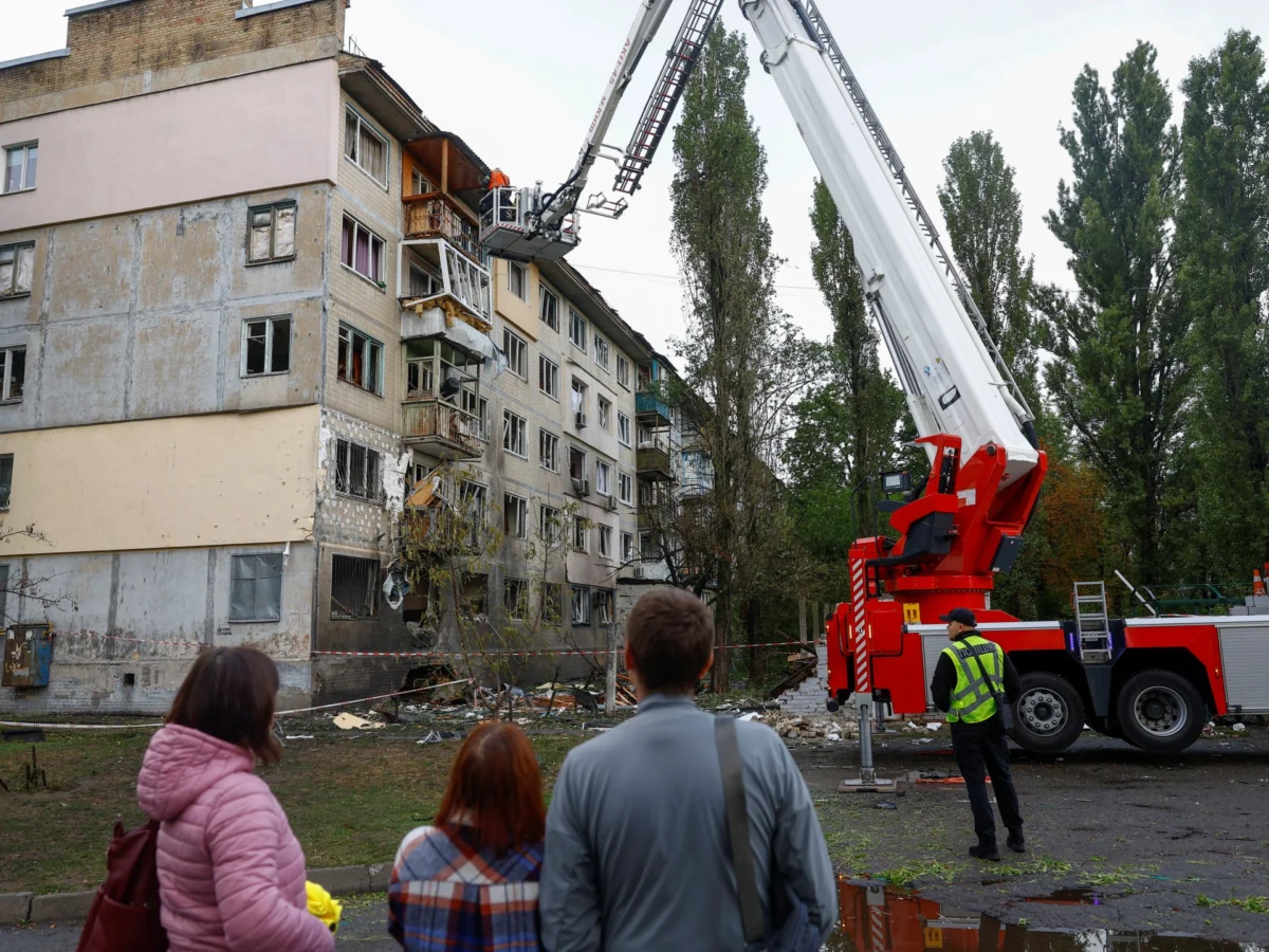 Russian Strikes on Ukraine Kill Three as Zelenskyy Visits US