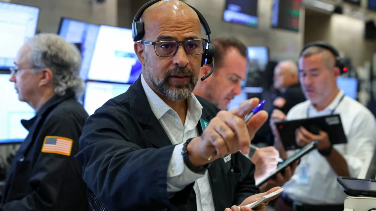 Stock futures fall amid AI safety concerns, oil gains