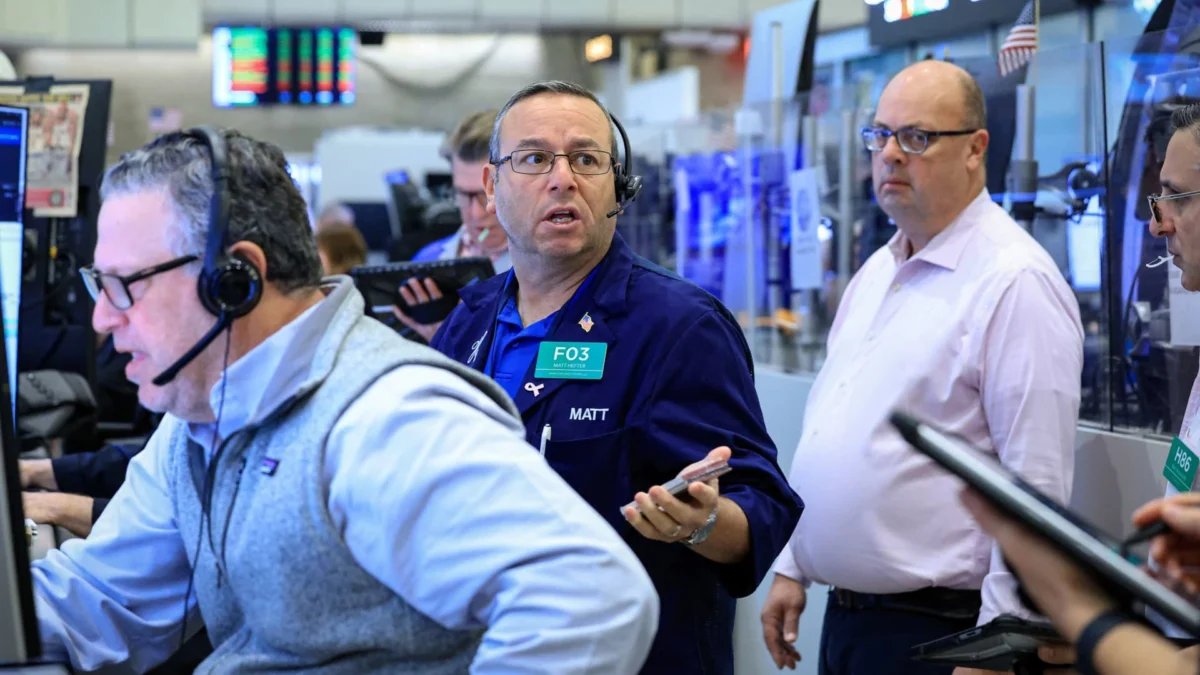 Stock Futures Edge Up as Treasury Yields Rise