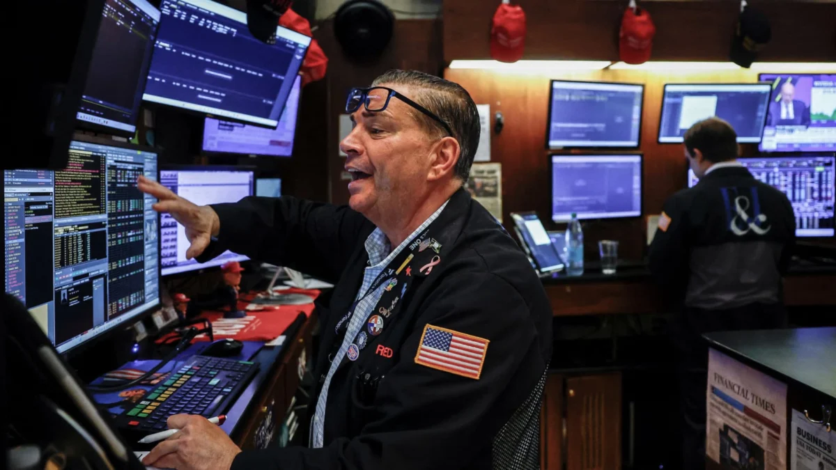 Stock Futures Slip After Winning Week on Wall Street