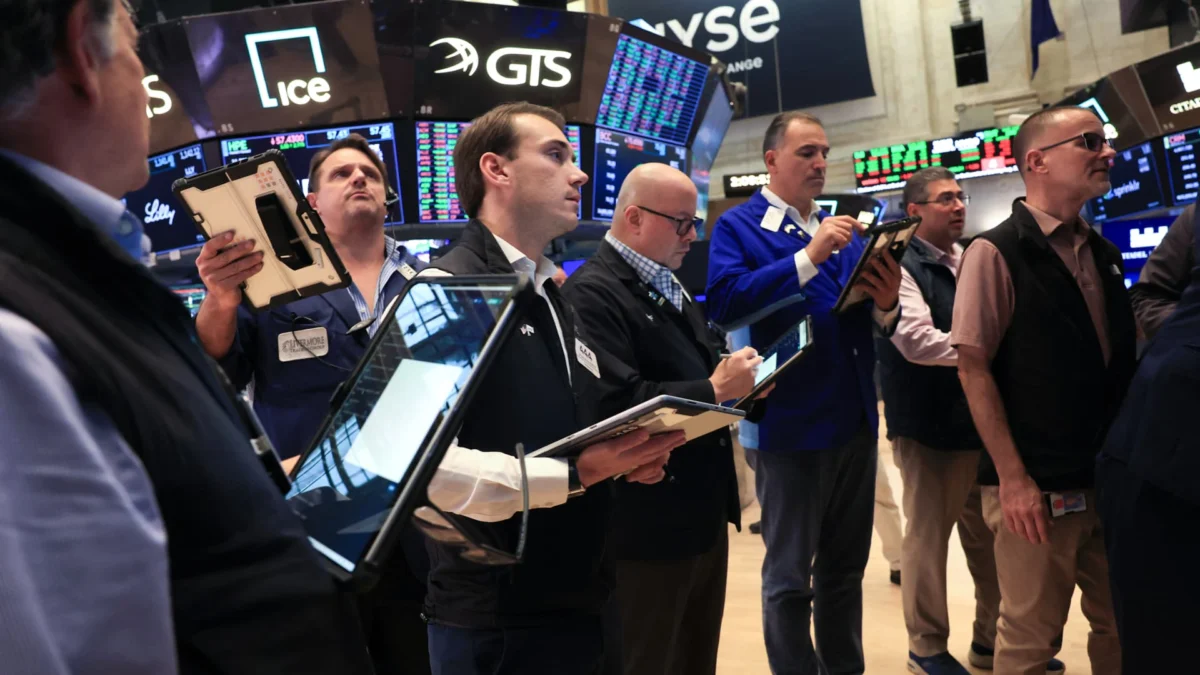 Stocks Hold Steady as Traders Monitor Treasury Yield Moves