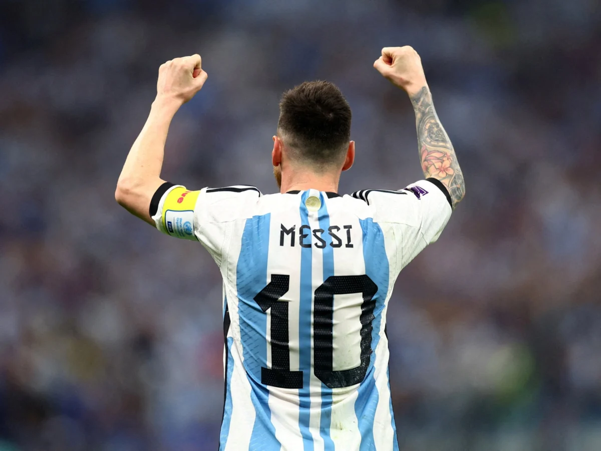 Argentina’s number 10 shirt should not retire with Messi