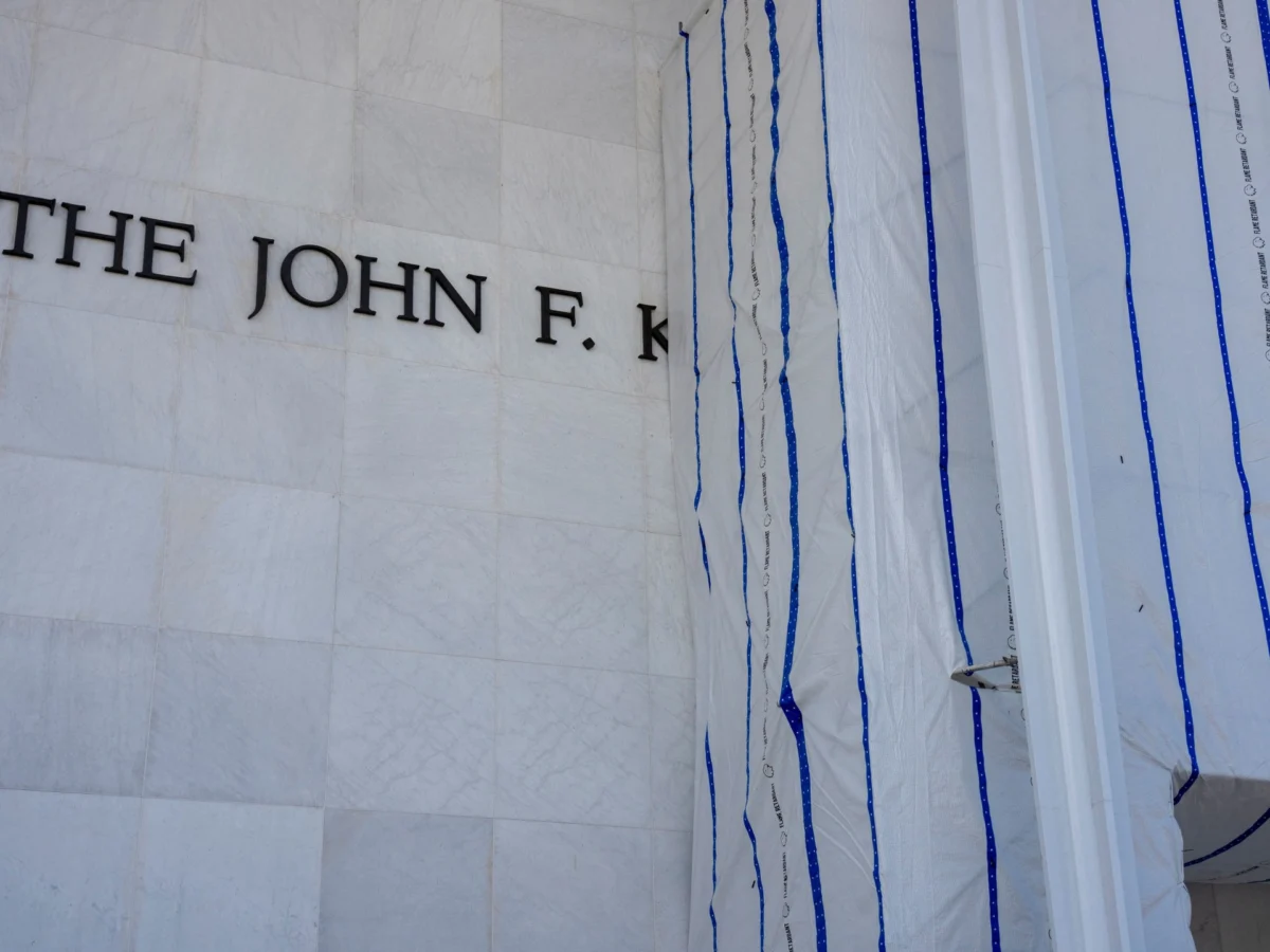 Kennedy Center Faces Bankruptcy, Board Weighs Immediate Closure