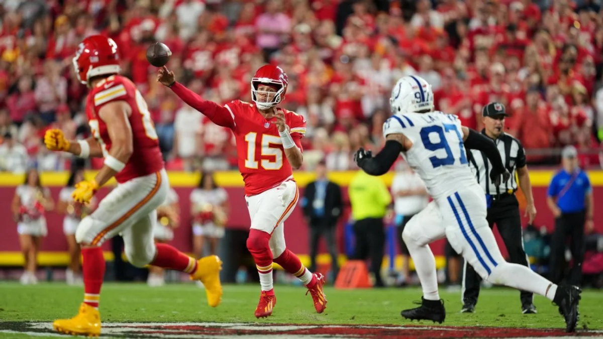 Mahomes’ Magic Returns Amid Injury Concerns for Williams, Daniels