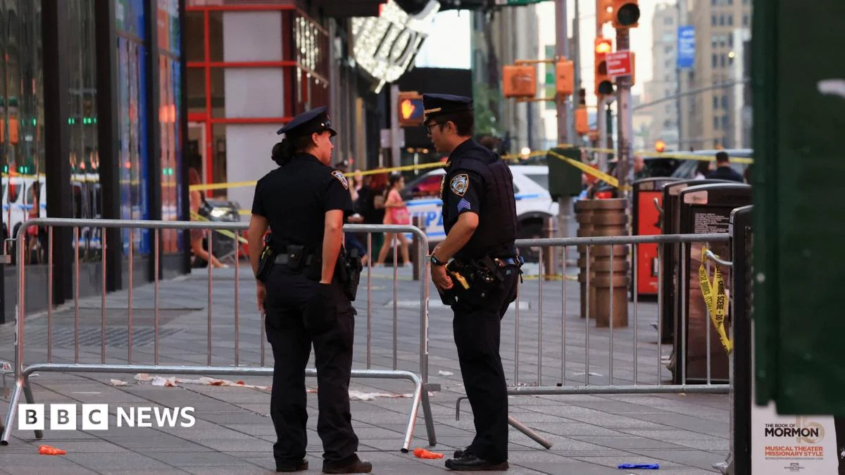 Woman Dies, Suspect Killed in Times Square Stabbing