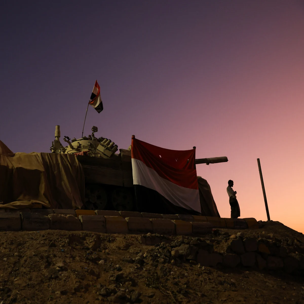 Yemen Conflict Escalates as Houthi Forces Move Toward Marib