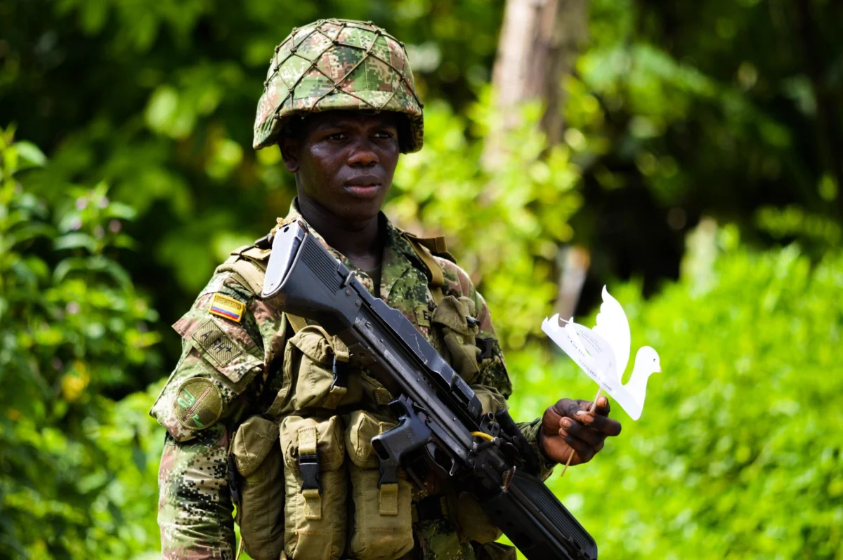 Colombia President Wears Gun Amid Santa Marta Shutdown