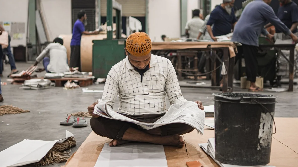 US Factory Activity Slows; Input Prices Remain Elevated