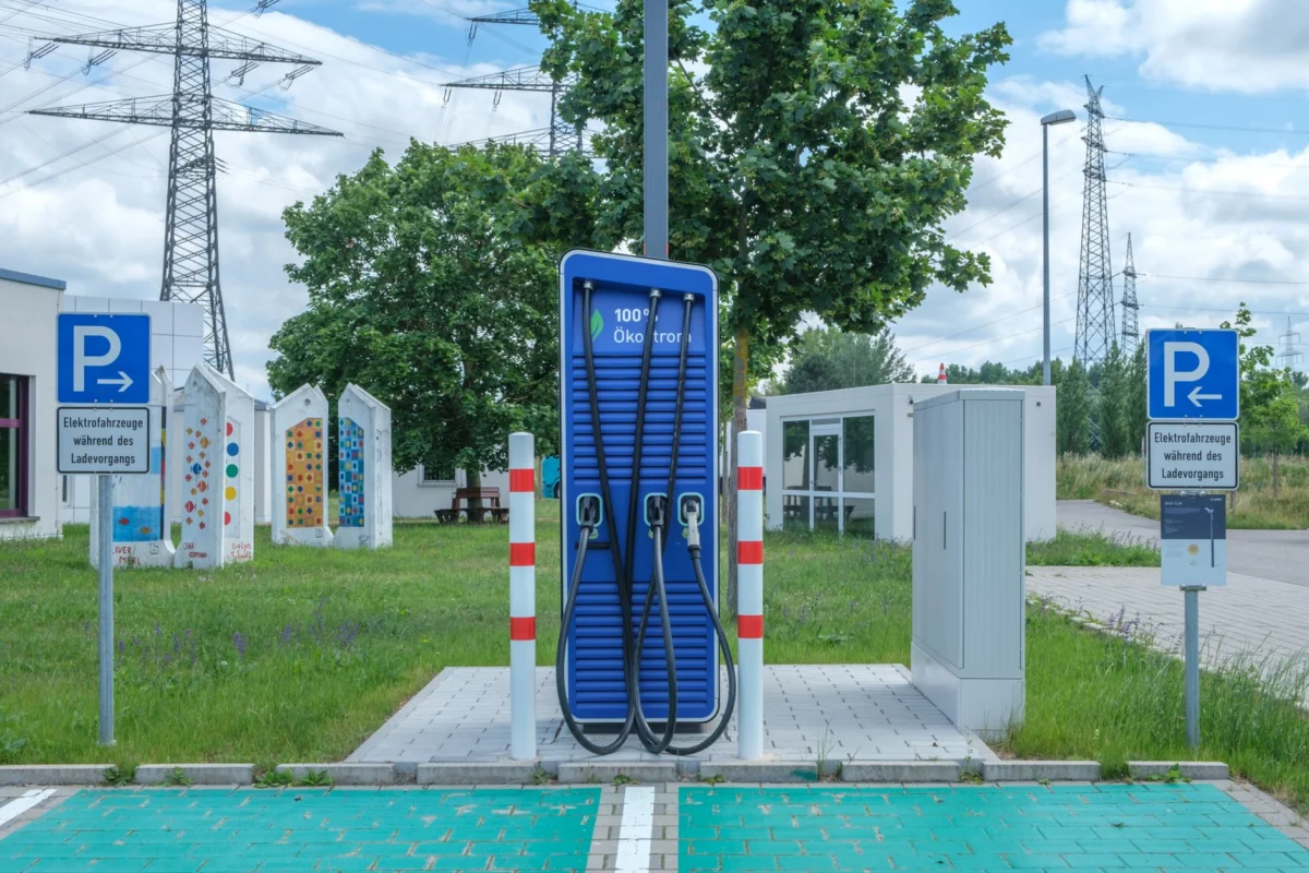 Geely Turns to 4-Minute EV Charging and AI vs BYD