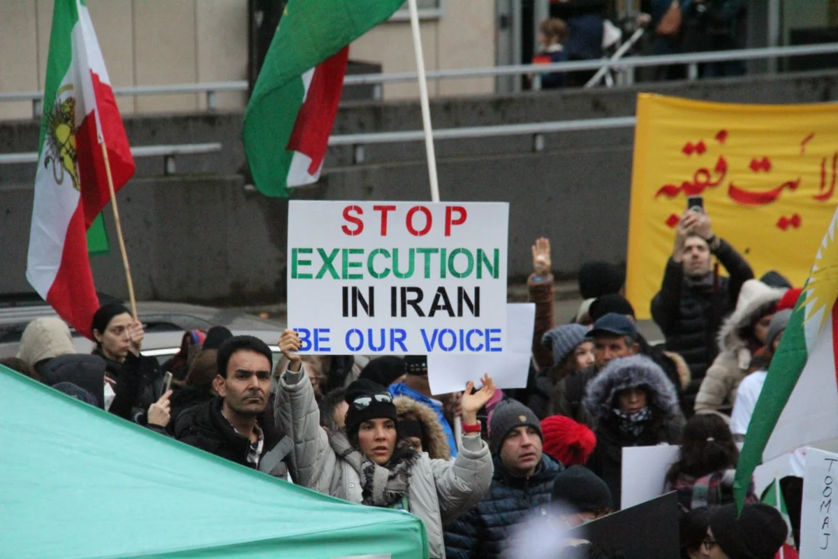 Vance Says Iran Conflict Isn’t a ‘War’ Amid Election Pressures