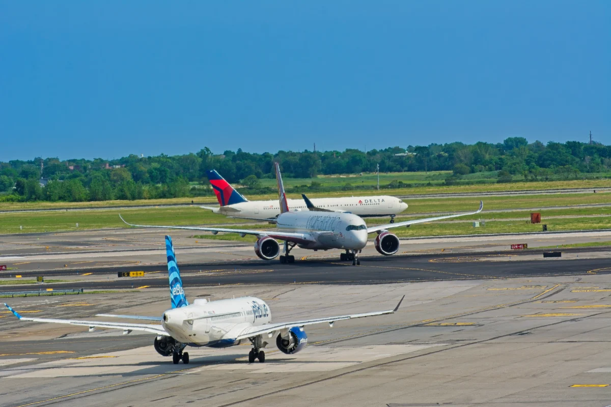 Northeast US Airport Operations Resume After Technical Disruptions