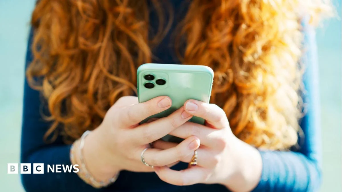 WhatsApp scam calls under UK investigation after complaint surge