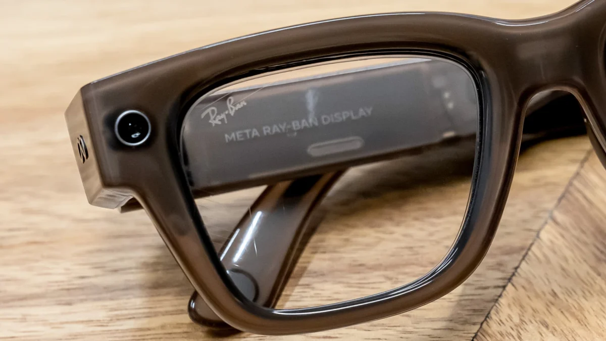 AI Wearables Face Privacy Concerns as Apple, Google, Meta Push New Devices