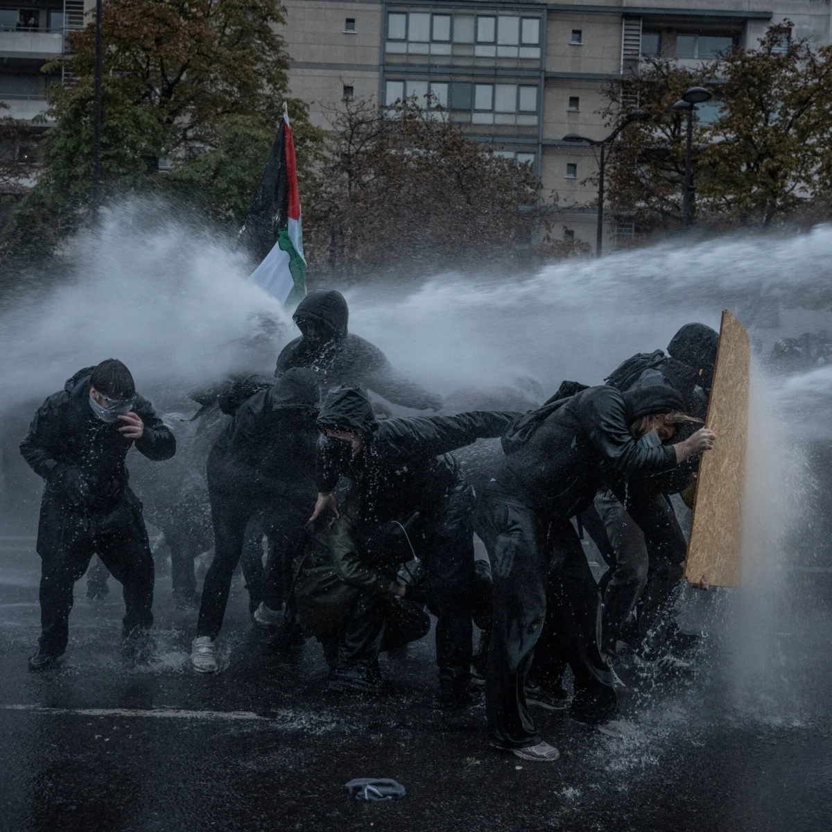France Protests Continue Amid Police Control and Political Tensions