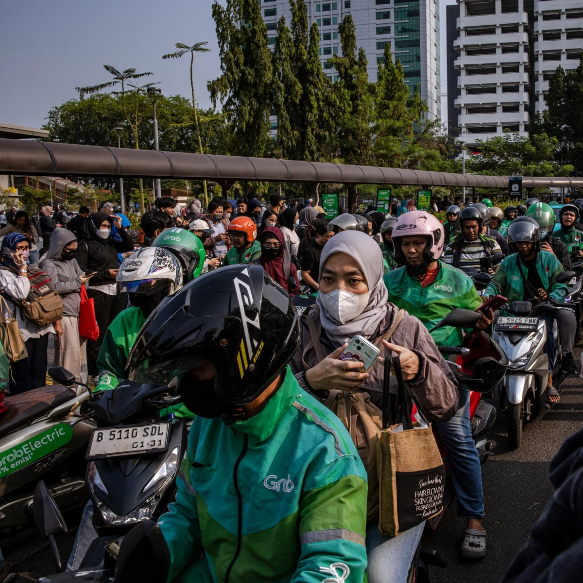 Indonesia Economic Crisis Looms as President Policies Shake Confidence
