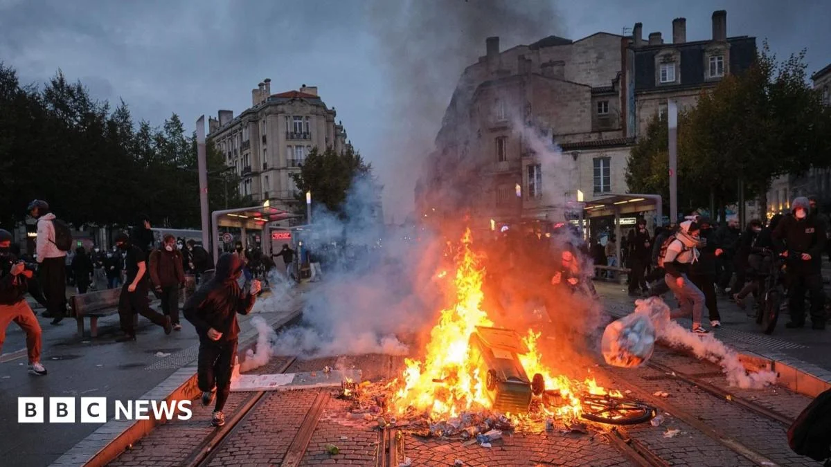 Nearly 1,000 Arrested as Mass Protests Continue Across France
