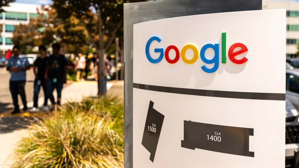 Alphabet Stock Drops 10% After Q3 Miss, 2026 Capital Spending Unchanged
