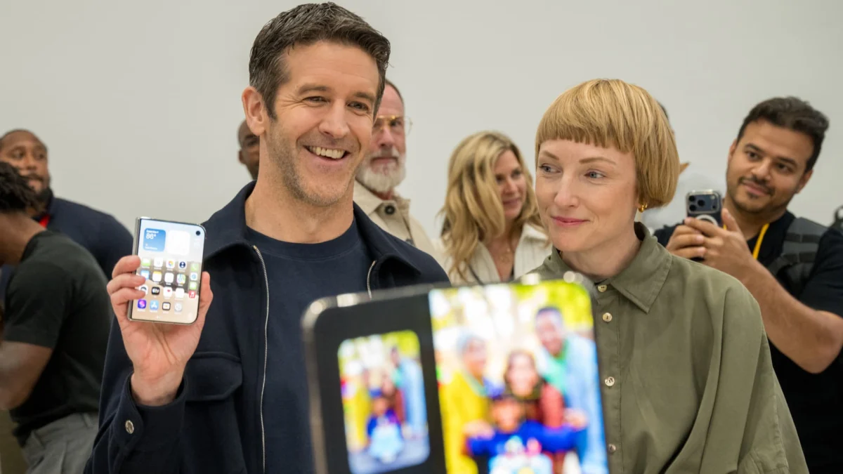 Apple’s $1,999 iPhone Duo Tests Premium Pricing Strategy