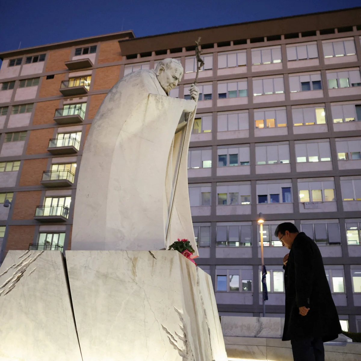 Pope Leo Recovers in Rome Hospital After Lung Cancer Surgery
