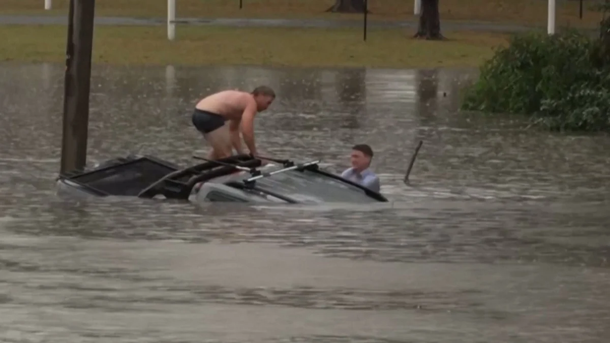 Australian TV Reporter Rescues Man From Sinking Car