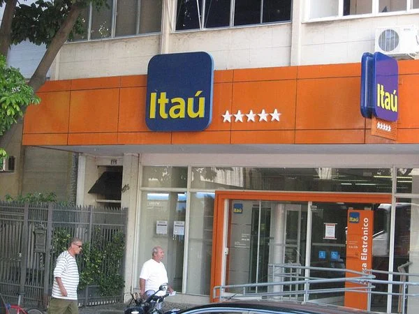 Brazil’s Itaú Unibanco Becomes First Bank to Formalize Crypto Brokerage Under New Rules