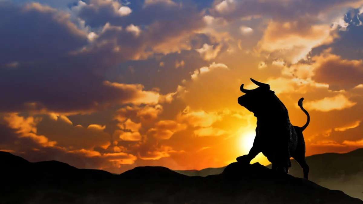 Bull Markets Peak Gradually, S&P 500 Correction Possible