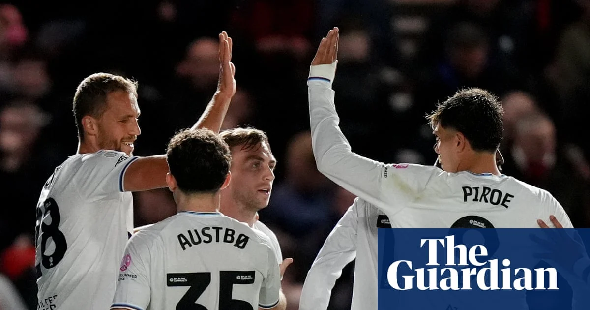 West Ham Routs Nine-Man Lincoln 6-0 in Championship Victory