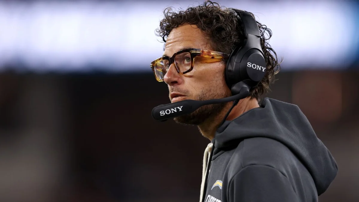 Chargers’ Harbaugh Stands by OC McDaniel Despite Poor Performance