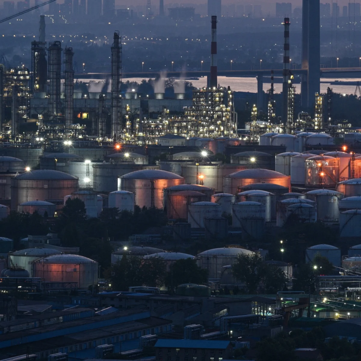China Resumes Fuel Export Curbs as Domestic Stockpiles Decline